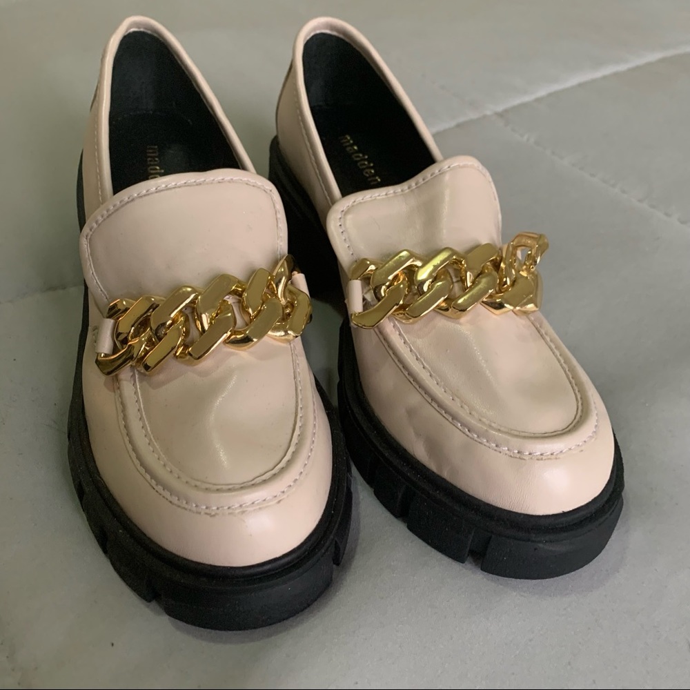 ⭐️ Madden Girl Platform Loafers w/Chain ⭐️